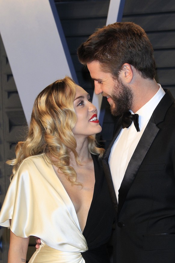 epa06582889 Miley Cyrus (L) and Liam Hemsworth pose at the 2018 Vanity Fair Oscar Party following the 90th annual Academy Awards ceremony in Beverly Hills, California, USA, 04 March 2018. The Oscars a ...