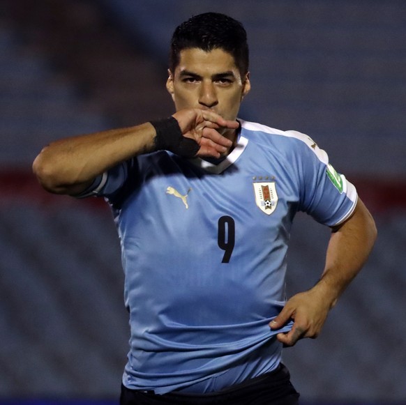 epa08730684 Luis Suarez of Uruguay celebrates after scoring during the South American qualifiers to the 2022 Qatar World Cup soccer match between national soccer teams of Uruguay and Chile, at Centena ...