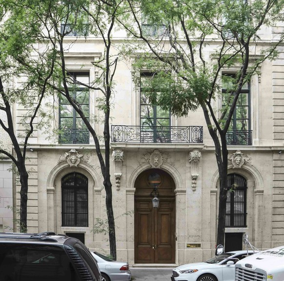 This photo shows the Manhattan residence of Jeffrey Epstein, Monday July 8, 2019, in New York. Prosecutors said Monday, federal agents investigating wealthy sex offender Jeffrey Epstein found &quot;nu ...