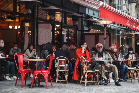 epa08783214 People sit on the terrasse of a restaurant in Paris, France, 29 October 2020. French President Emmanuel Macron announced a return to lockdown, dubbed &#039;reconfinement&#039; to come into ...
