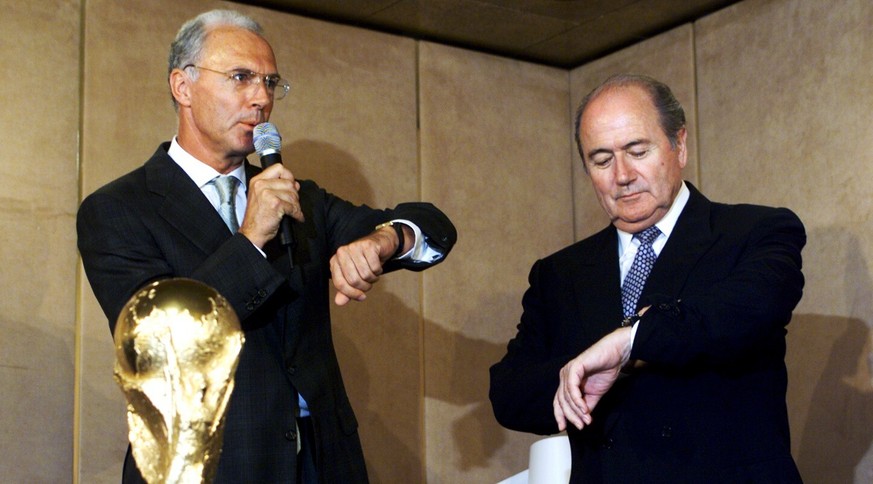 Franz Beckenbauer, head of the bid committee, and Fifa-president Sepp Blatter (r.) check their watches during the presentation of the 2006 FIFA World Cup Bid of Germany at the Fifa-headquarters in Zue ...