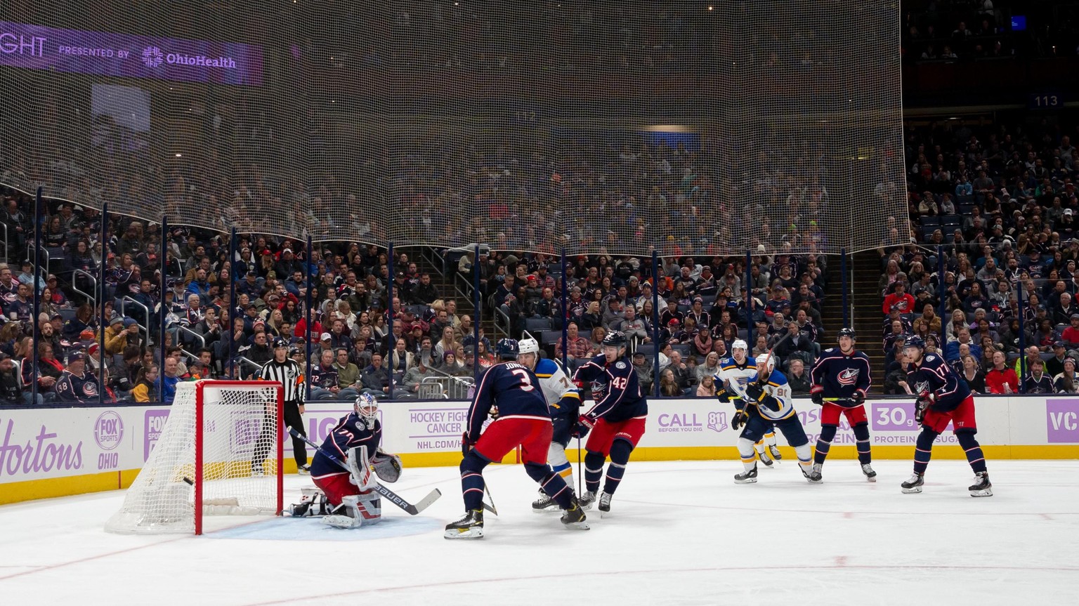 IMAGO / ZUMA Wire

November 15, 2019: Joonas Korpisalo (70) of the Columbus Blue Jackets deflects a shot as a Hockey Fights Cancer Night sign is seen during game action between the Saint Louis Blues a ...