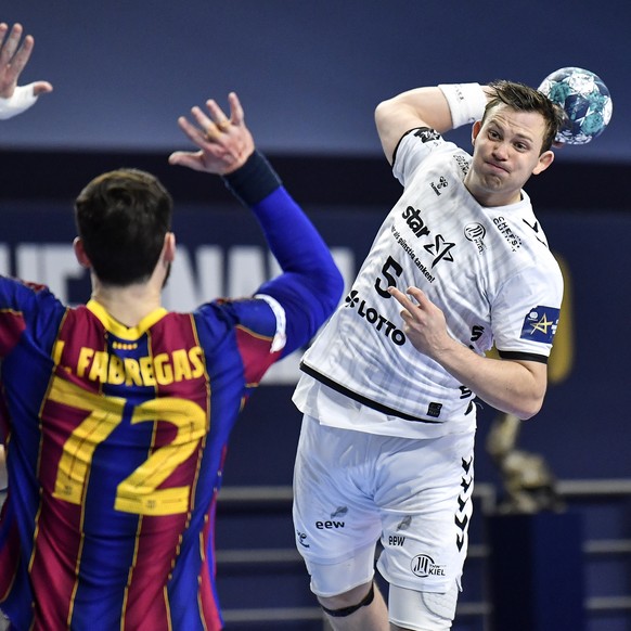 Kiel&#039;s Sander Sagosen of Norway, right, throws the ball against Barcelona&#039;s Ludovic Fabregas during the Final Four Champions League handball final match between THW Kiel and FC Barcelona in  ...
