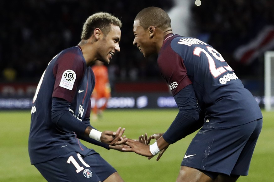 epa06211295 Paris Saint Germain striker Neymar Jr (L) cheers with Kylian Mbappe after a goal during the French Ligue 1 soccer match between Paris Saint Germain (PSG) and Olympique Lyonnais at the Parc ...