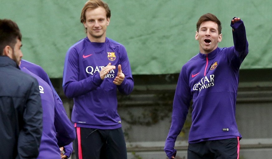 Spass im Training: Ivan Rakitić und Lionel Messi.