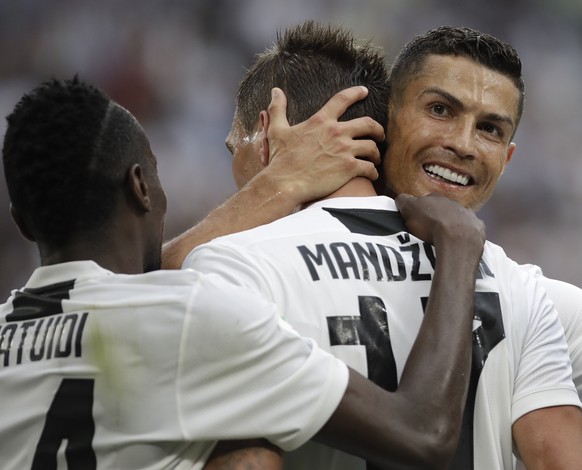 Juventus&#039; Mario Mandzukic, is hugged by teammate Juventus&#039; Cristiano Ronaldo, after scoring his sides second goal of the game during the Serie A soccer match between Juventus and Lazio at th ...