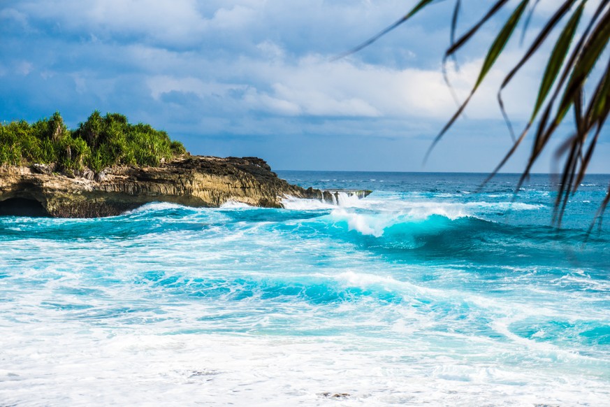 Weisse Strände, blaues Meer: Viele Backpacker zieht es nach Bali. Doch nicht alle haben das nötige Kleingeld dafür.