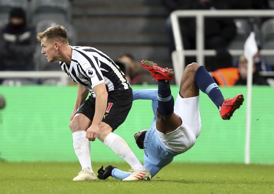 Newcastle United&#039;s Matt Ritchie, left, and Manchester City&#039;s Raheem Sterling in action during their English Premier League soccer match at St James&#039; Park in Newcastle, England, Tuesday  ...