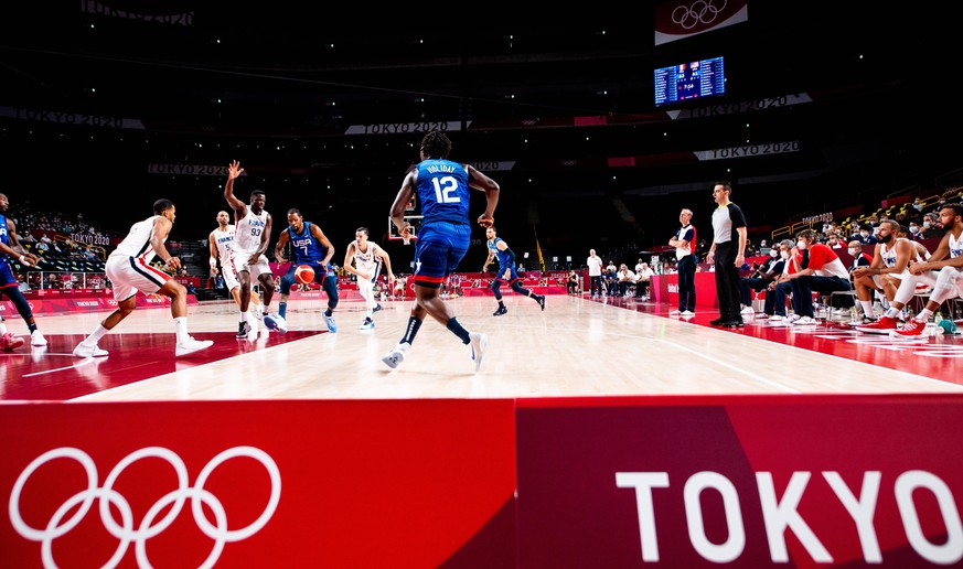210725 Players compete in the basketball game between France and USA during day 2 of the Tokyo 2020 Olympic Games, Olympische Spiele, Olympia, OS on July 25, 2021 in Tokyo. Photo: Jon Olav Nesvold / B ...