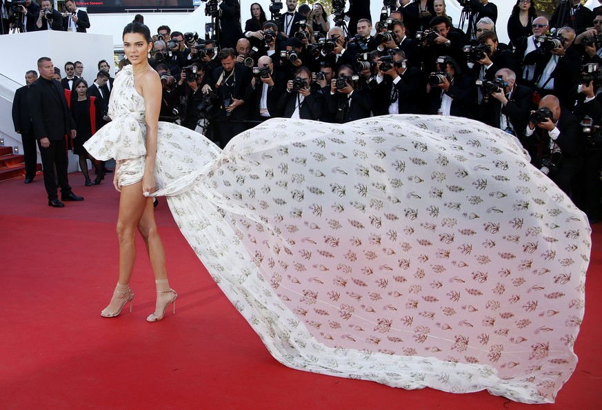 epa05977125 Kendall Jenner arrives for the premiere of &#039;120 Battements par Minute&#039; (Beats per Minute) during the 70th annual Cannes Film Festival, in Cannes, France, 19 May 2017. The movie i ...