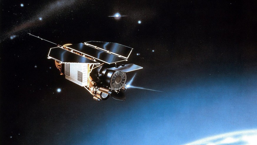 epa02976697 An undated handout picture provided by EADS Astrum shows the German satellite Rosat (Roentgensatellit) which has been in orbit since 01 June 1990. According to the latest calculations Rosa ...