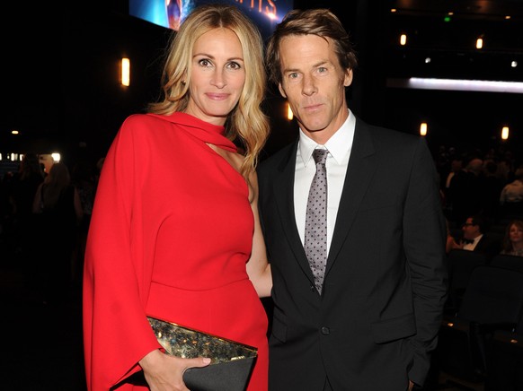 EXCLUSIVE - IMAGE DISTRIBUTED FOR THE TELEVISION ACADEMY - Julia Roberts, left, and Danny Moder pose in the audience at the Television Academy&#039;s Creative Arts Emmy Awards at the Nokia Theater L.A ...