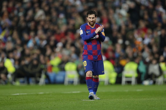 Barcelona&#039;s Lionel Messi applauds during the Spanish La Liga soccer match between Real Madrid and Barcelona at the Santiago Bernabeu stadium in Madrid, Spain, Sunday, March 1, 2020. (AP Photo/Man ...
