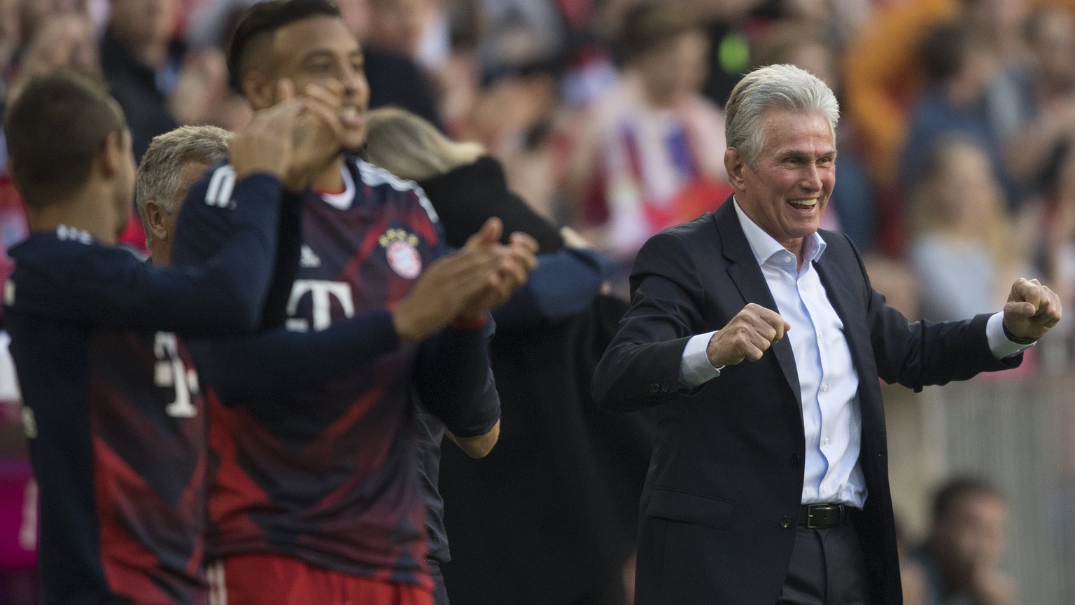 epa06265397 Bayern&#039;s coach Jupp Heynckes celebrates after the goal for 2:0 during the German Bundesliga soccer match between FC Bayern Munich and SC Freiburg, in Munich, Germany, 14 October 2017. ...