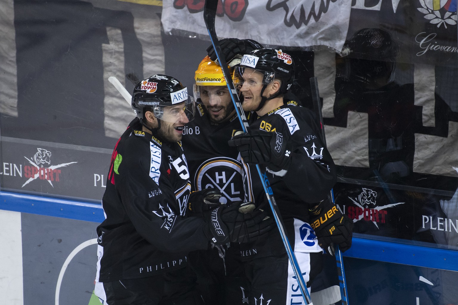 From left, Lugano&#039;s player Romain Loeffel, Lugano&#039;s player Maxim Lapierre and Lugano&#039;s player Jani Lajunen, celebrate 1-0 goal, during the preliminary round game of National League Swis ...
