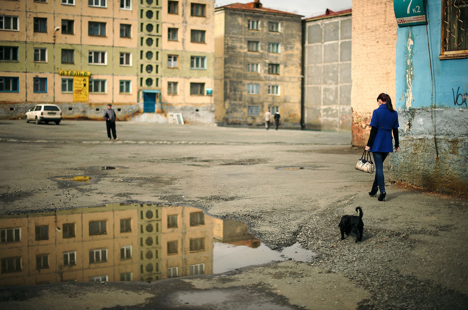 In Norilsk gibt es keine Grünflächen. Eine ausgedehnte Parkanlage war zwar geplant, wurde aber nie fertig gestellt. Übers Wochenende wegfahren geht nicht. Norilsk ist vom Rest der Welt komplett abgeschnitten.