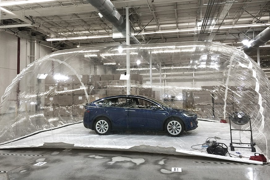 Tesla Model X im Labor: Können gefährliche Luftpartikel eindringen? Nope, sagt der Hersteller.
