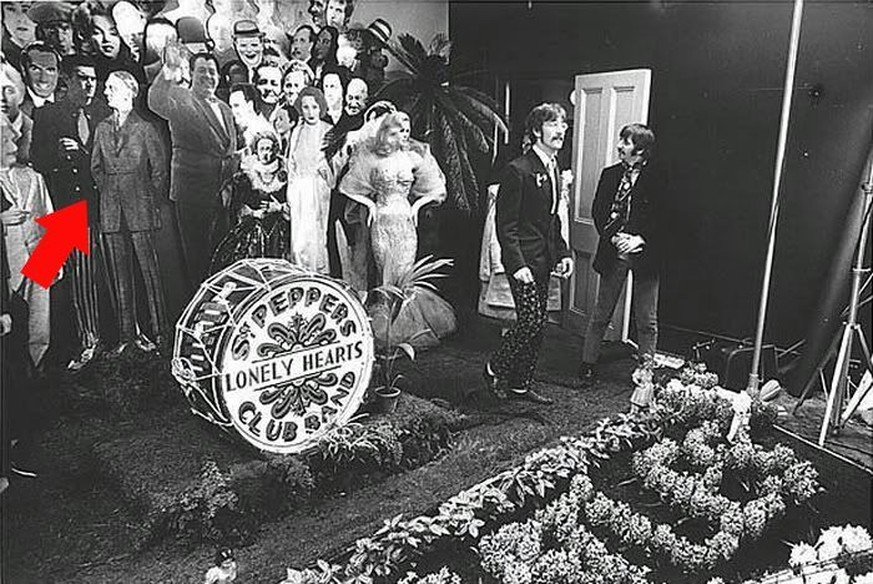 hitler bei sgt. pepper&#039;s beatles john lennon ringo star rock&#039;n&#039;roll 1960s 1967 https://www.taringa.net/posts/imagenes/16967789/The-Beatles---Sgt-Pepper-s-Sesion-de-fotos-para.html