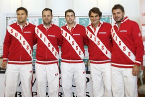 Spieler und Trainer: Chiudinelli, Lüthi, Lammer, Federer und Wawrinka (von links).