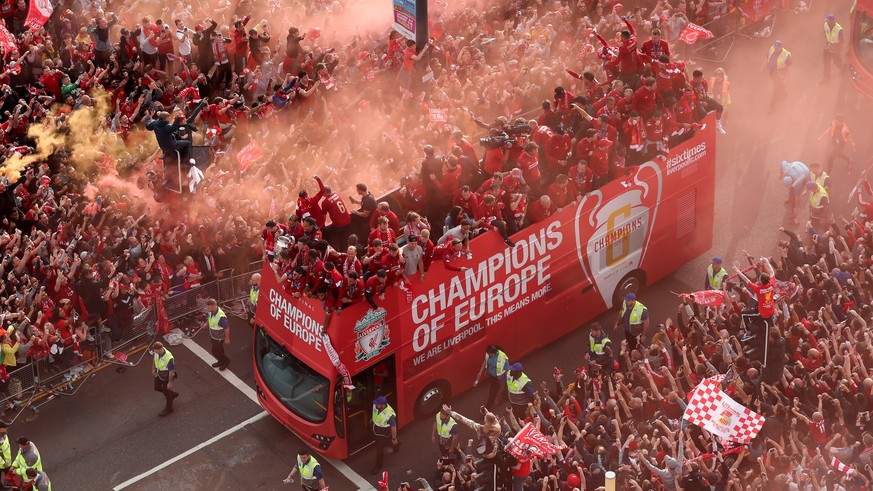 epa07620831 Liverpool supporters greet the team during the Liverpool victory parade in Liverpool, Britain, 02 June 2019. Liverpool FC won the UEFA Champions league final against Tottenham Hotspurs at  ...