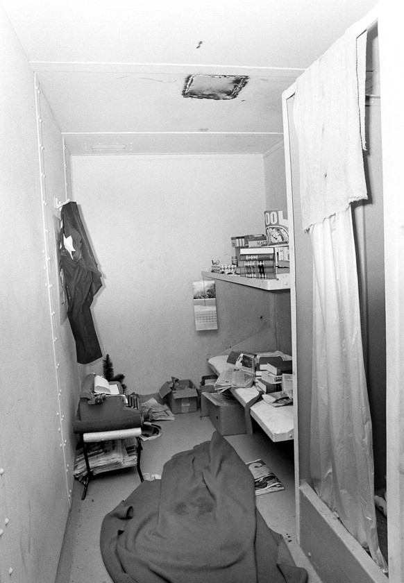 This is the jail cell from which suspected serial killer Ted Bundy escaped, Dec. 30 1977, in Glenwood Springs, Colo. Bundy piled books under the blankets of his cot to make it appear that he was sleep ...