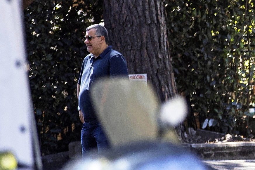 epa08628818 Italian soccer agent Mino Raiola upon his arrival at the Trigoria Sport Center for the first training session of Italian Serie A soccer club AS Roma in Rome, Italy, 27 August 2020. EPA/MAS ...