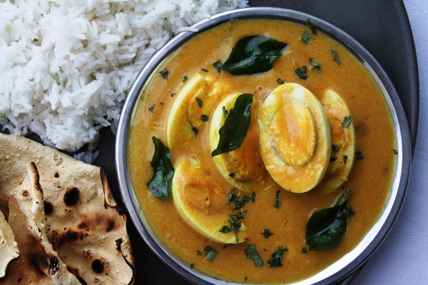 Maharashtrian Spiced Egg Curry eier indisch indien kochen essen food 

http://maunikagowardhan.co.uk/cook-in-a-curry/indian-spiced-egg-curry/