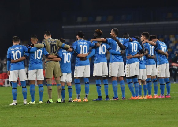 Bei der Schweigeminute trugen sämtliche Napoli-Spieler ein Maradona-Trikot mit der Nummer 10.