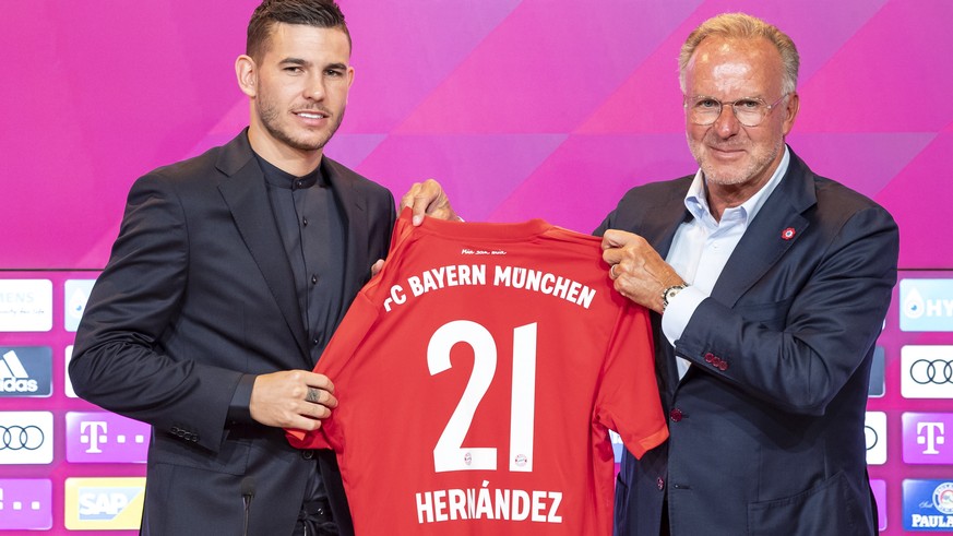 epa07703572 New FC Bayern Munich player Lucas Hernandez (L) and Bayern Munich&#039;s chairman of the board Karl-Heinz Rummenigge pose during Hernandez&#039; presentation at the Allianz Arena in Munich ...