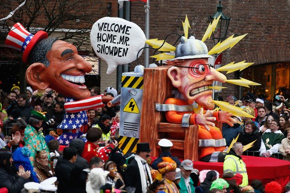 Karneval in Düsseldorf: «Willkommen zu Hause, Mr. Snowden». Der ehemalige Geheimdienstmitarbeiter hat in den USA wegen Landesverrat eine hohe Strafe zu befürchten.
