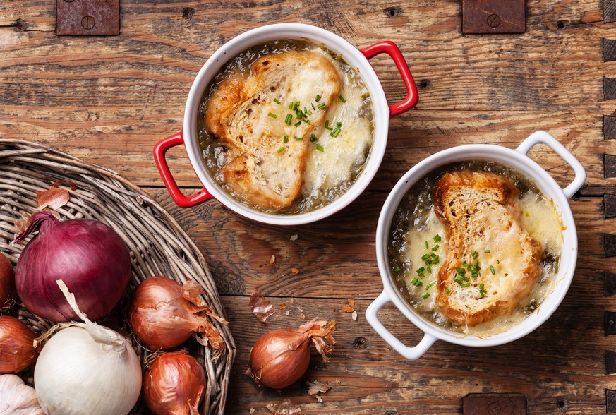 Shutterstock französisch zwiebelsuppe soupe a l onion gratinee käse gratiniert essen food