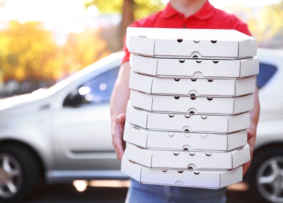 pizza delivery pizzakurier essen food