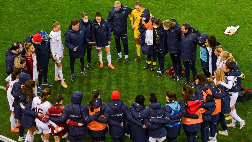 LEUVEN, BELGIUM, DEC 1 ST: Switzerland team after their 0:4 loss away in a team huddle during the UEFA Women s Euro 2022 qualifying group football match between Belgium and Switzerland on 1 st Decembe ...