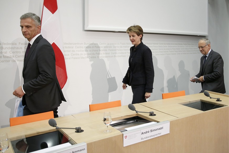 Didier Burkhalter, Simonetta Sommaruga und Johann Schneider-Ammann anlässlich einer Medienkonferenz im November 2013.