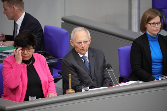 epa08271042 Bundestag President Wolfgang Schaeuble (C) delivers a speech to commemorate the victims of Hanau, at the German parliament, the Bundestag, in Berlin, Germany, 05 March 2020. The German Bun ...