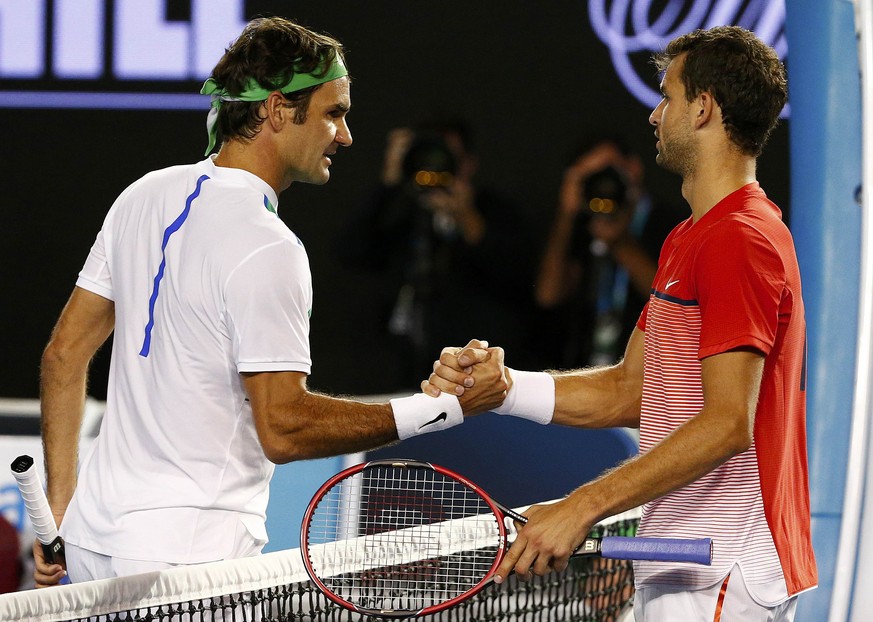 Der «Baby-Federer» gratuliert dem Vorbild: Roger Federer und Grigor Dimitrov.
