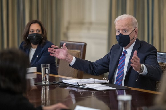 epa09094432 US President Joe Biden (R), with Vice President Kamala Harris (L), delivers remarks during a meeting with Secretary of Health and Human Services Xavier Becerra, Secretary of Homeland Secur ...