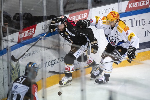 From left, Lugano&#039;s player Julien Vauclair and Gotteron&#039;s player Julien Sprunger, during the preliminary round game of National League Swiss Championship 2018/19 between HC Ambri Piotta and  ...