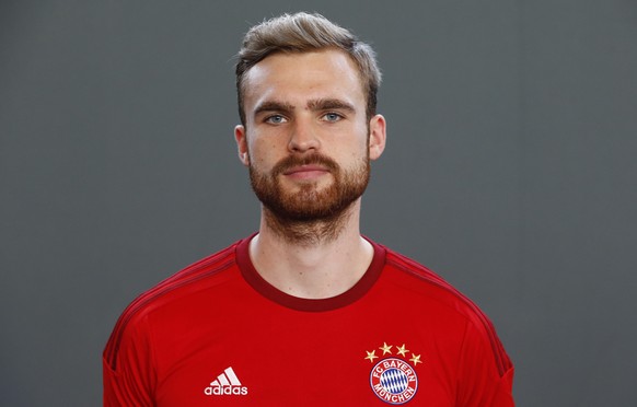 Bayern&#039;s Jan Kirchhoff poses during an official photo shooting for the upcoming German first division Bundesliga soccer season in Munich, Germany, on Thursday, July 16, 2015. (AP Photo/Matthias S ...
