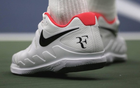 Bis vor kurzer Zeit hielt Roger Federers früherer Ausrüster, der Sportartikelhersteller Nike, die Markenrechte an dessen RF-Logo.
