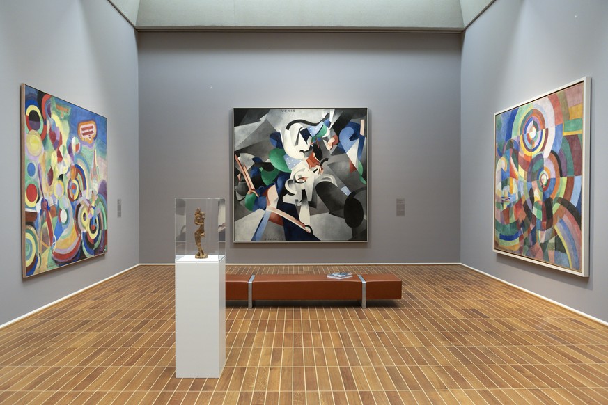 epa07468531 The artworks &#039;Dancer&#039; (front, 1912) by Ukrainian artist Alexander Archipenko and (back, L-R) &#039;Hommage to Bleriot&#039; (1914) by French artist Robert Delaunay, &#039;Udnie&# ...