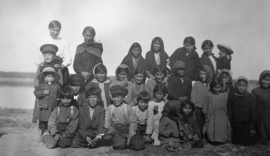 Schülerinnen und Schüler der Hay River Residential School, Northwest Territories, 1931.