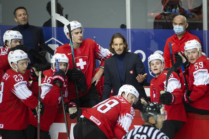 epa09235054 Patrick Fischer, head coach of Switzerland national ice hockey team, talks to his players during the IIHF 2021 Ice Hockey World Championship Group A game between Switzerland and Russia (RO ...
