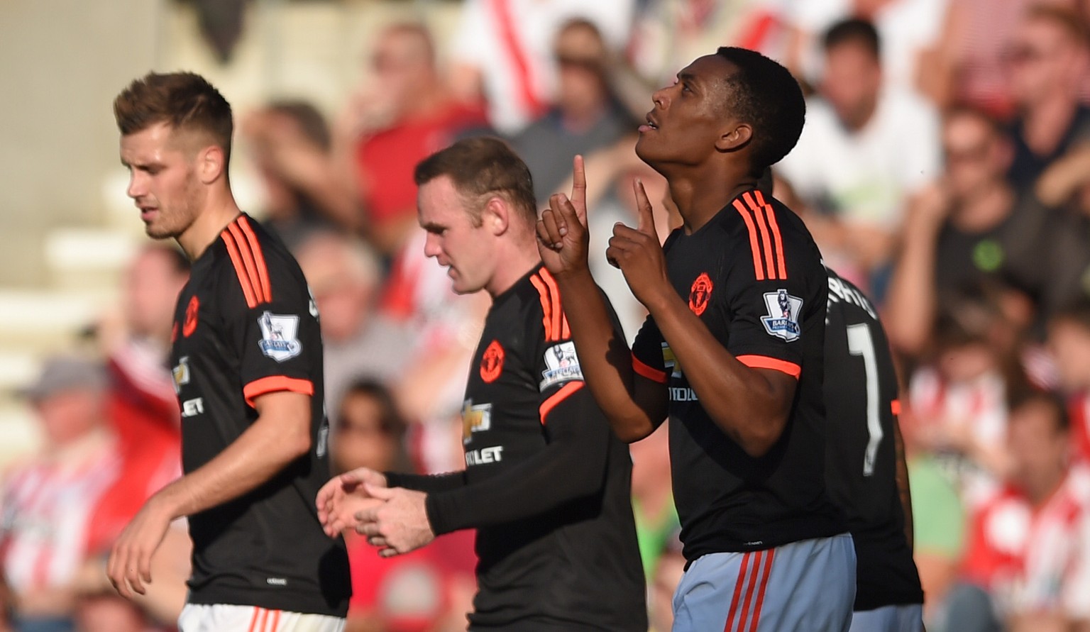 Manchester United gewinnt dank zwei Toren von Martial gegen Southampton.