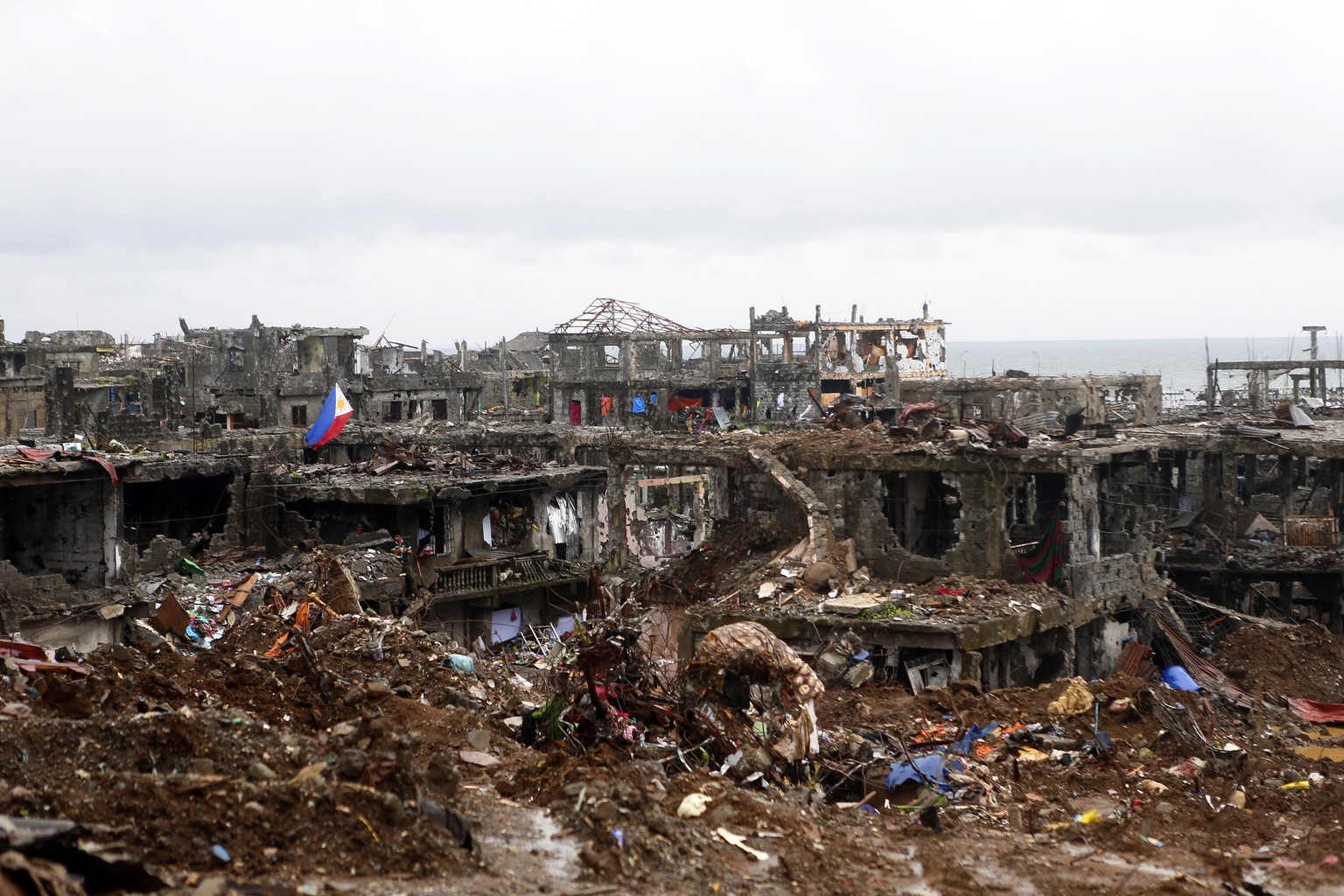 epa06270726 A view of the ruined city of Marawi, southern Philippines, 17 October 2017. The President of the Philippines Rodrigo Duterte announced that the city of Marawi is liberated after five month ...