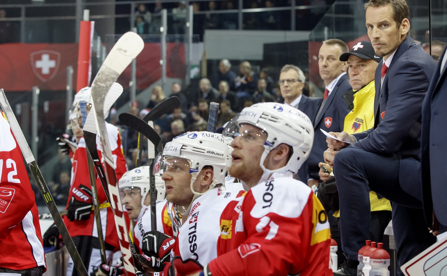 Patrick Fischer, right, head coach of Switzerland national ice hockey team, looks his players, during a friendly international ice hockey game between Switzerland and Canada, at the ice stadium Les Ve ...