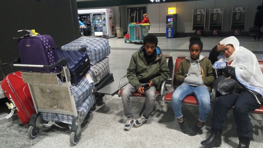 Die eritreische Familie Teklia aus Bern wurde vergangene Woche nach Italien abgeschoben. Die Menschenrechtsorganisation «Augenauf» fordert für die Familie einen Selbsteintritt ins Asylverfahren.