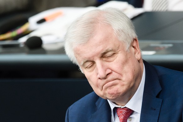 epa06810379 German Minister of Interior, Construction and Homeland Horst Seehofer sits on the government bench prior to a topical debate (Aktuelle Stunde) on the Master Plan refugee and integration po ...