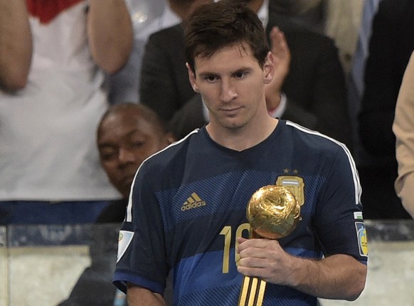 Freude? Lionel Messi bei der Entgegennahme des «Goldenen Balles».