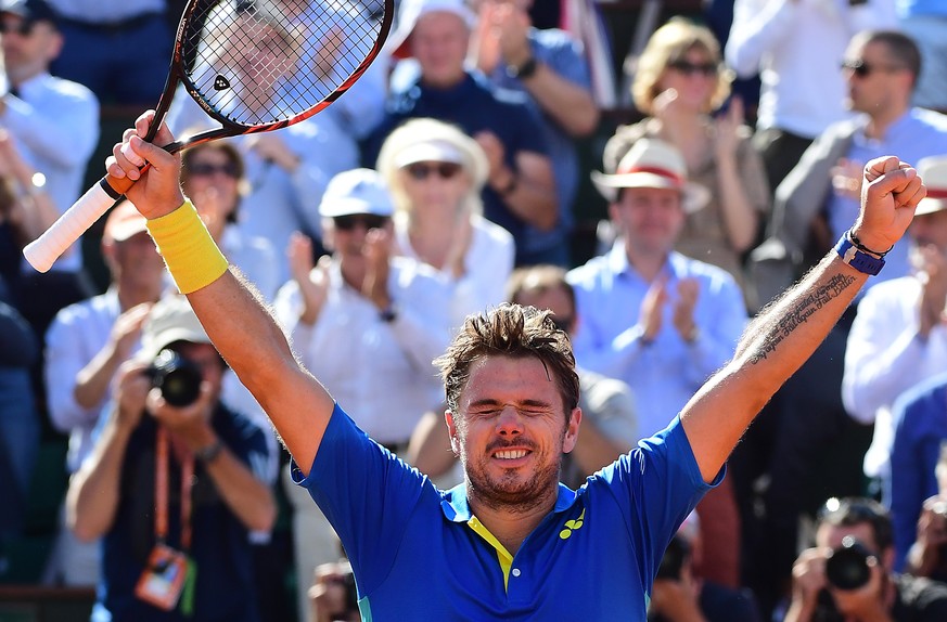 epa06019238 Stanislas Wawrinka of Switzerland reacts after winning against Andy Murray of Britain during their men’s singles semi final match during the French Open tennis tournament at Roland Garros  ...